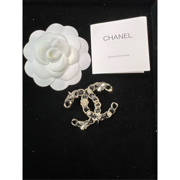 Cc silver tone brooch pin - Picture 1 of 10